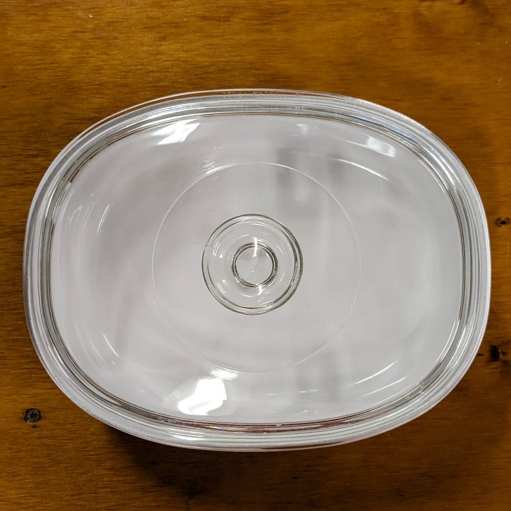 Vintage CorningWare 1.8 Liter French White Casserole w/lid - Picture 2 of 5